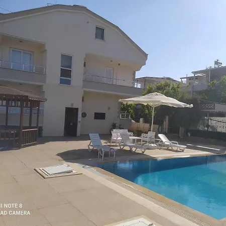 Spacious 4br And 2ba Private Pool In